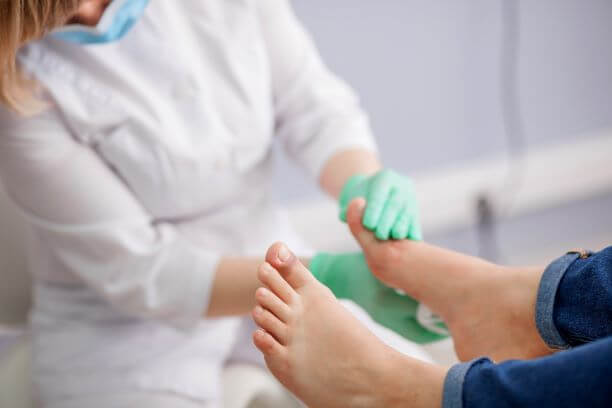Why Does My Big Toe Hurt? The Signs and Symptoms of Bunions